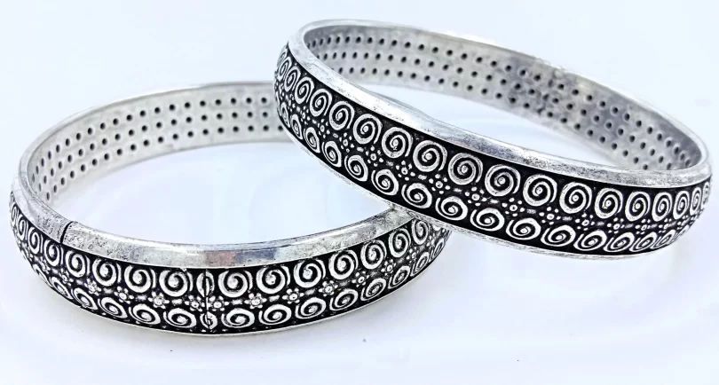 Vintage Silver Bangle Set - Image 2