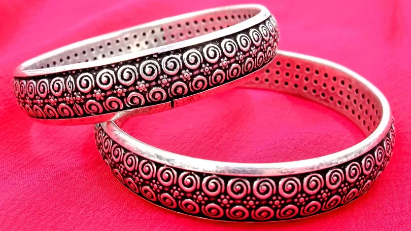 Vintage Silver Bangle Set - Image 3