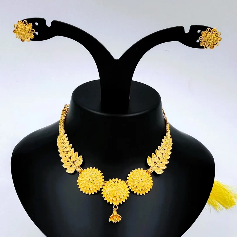 Intricate Floral Gold Necklace Set