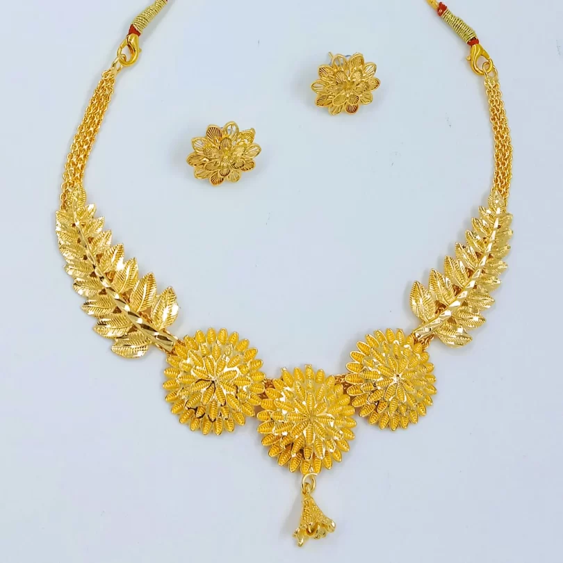 Intricate Floral Gold Necklace Set - Image 3