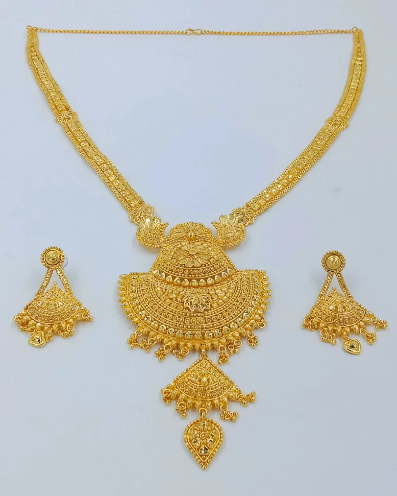 Exquisite Layered Gold Jewelry Set