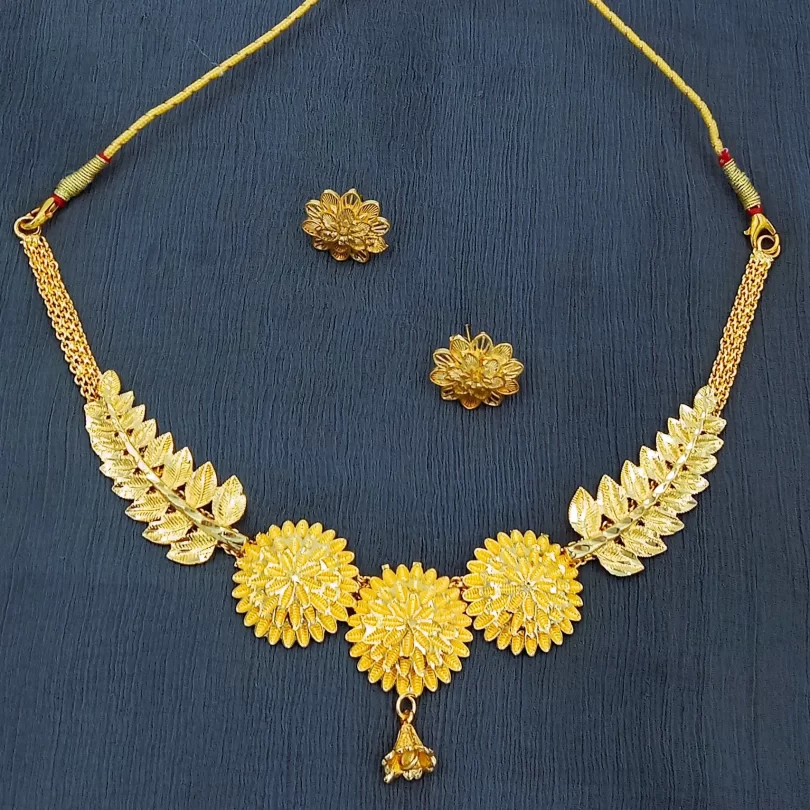 Intricate Floral Gold Necklace Set - Image 2